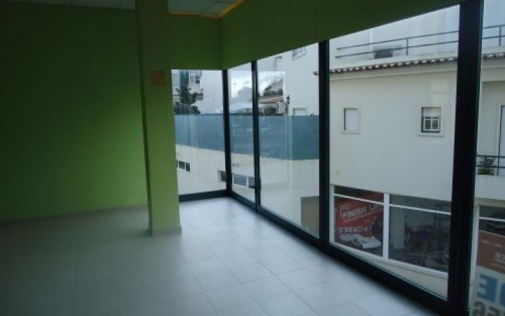 Loja 100m2 + 150m2 terraço Entroncamento