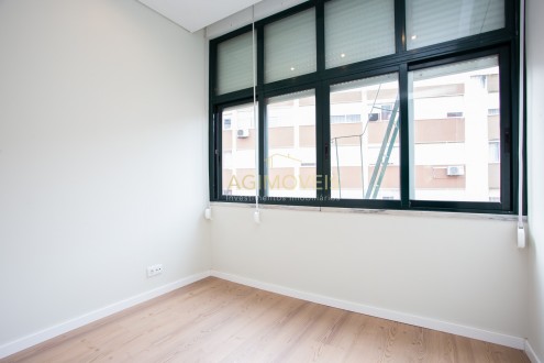 www.agimoveis.pt Benfica T2 Duplex 5- Solicitadores, Consolidação de Créditos, Advogados, Herança, Habilitação de Herdeiros, Dr. Finanças, Cetelem